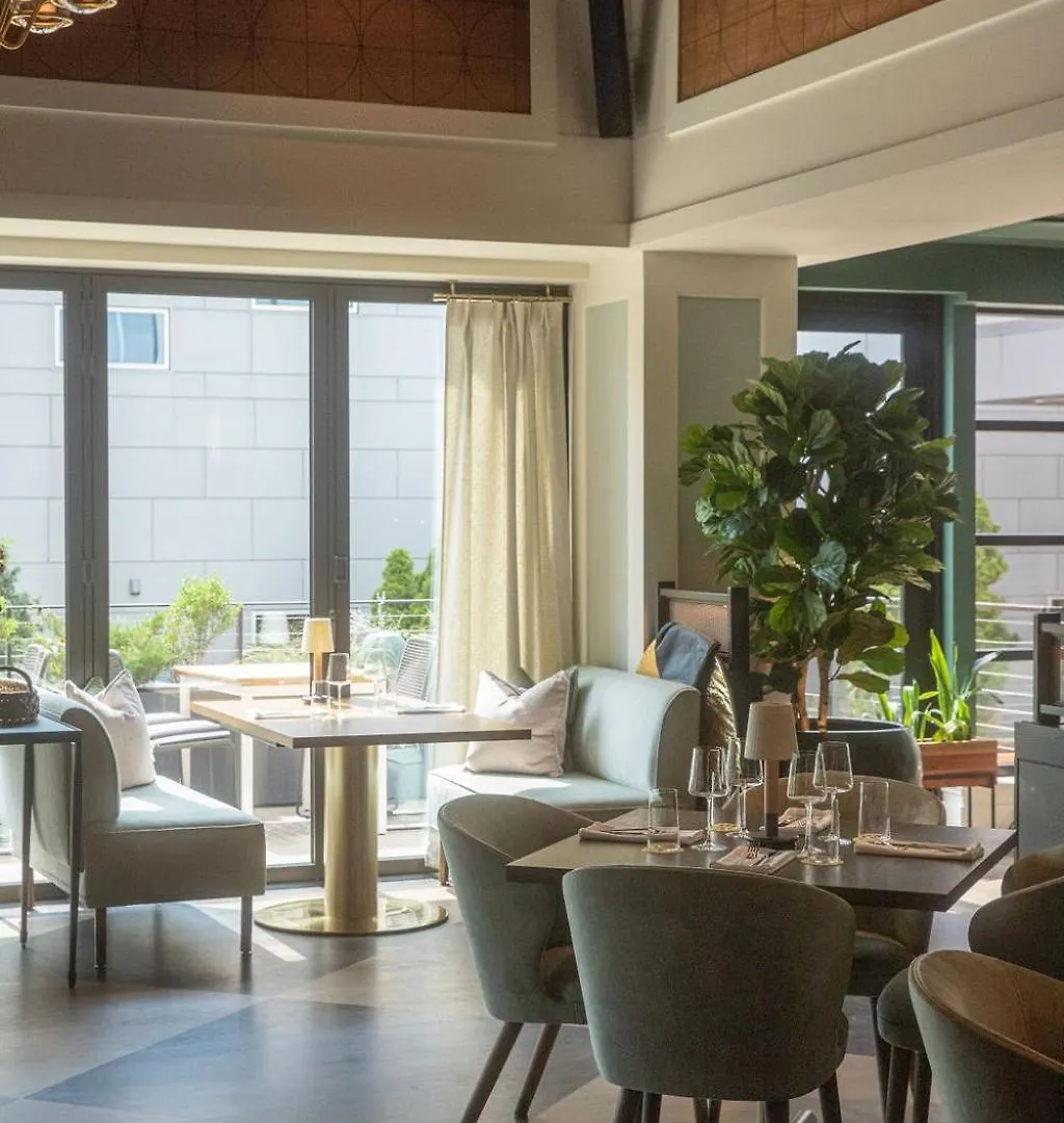 ****  Hutton Hotel Nashville United States